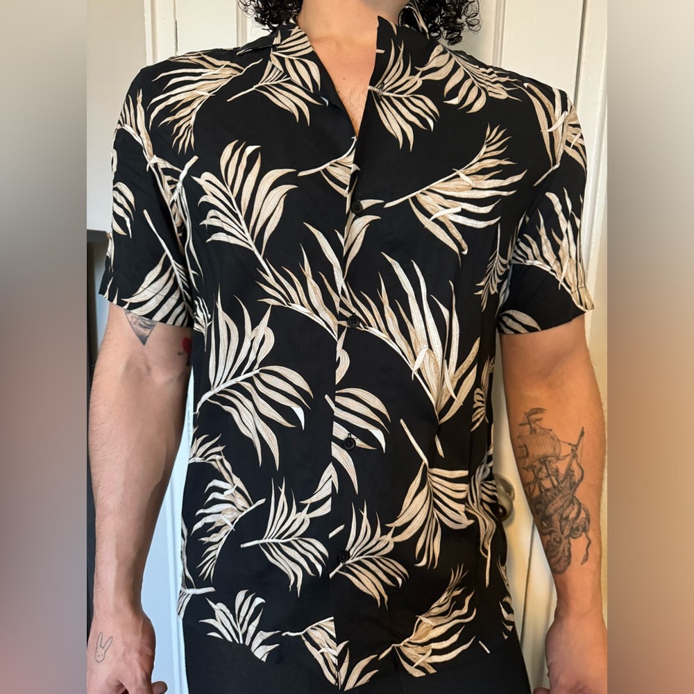 H&M Pattern Viscose Short Sleeve Button down